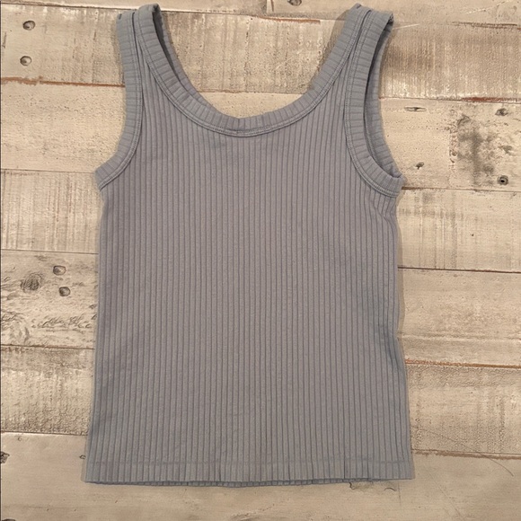 Dynamic Basic Gray Ribbed Tank Top - Picture 4 of 5